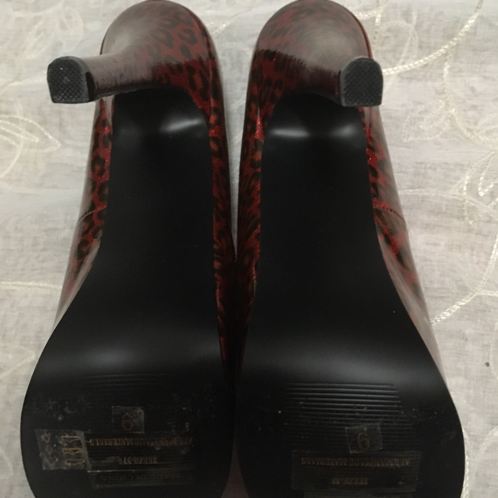 Shoes - Picture 3 of 7